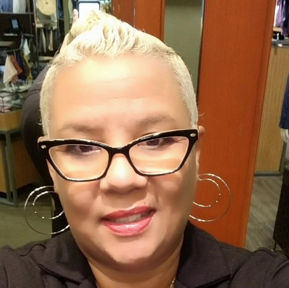 Meet your Posher, Lisa - Picture 1 of 1